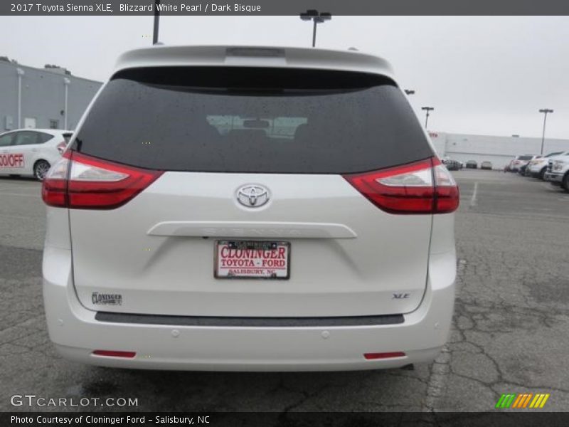 Blizzard White Pearl / Dark Bisque 2017 Toyota Sienna XLE