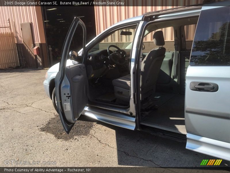 Butane Blue Pearl / Medium Slate Gray 2005 Dodge Grand Caravan SE