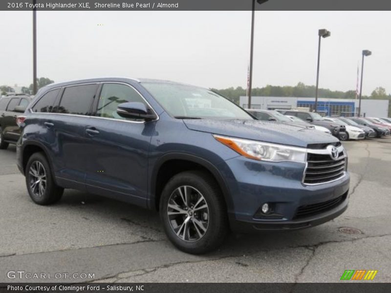 Front 3/4 View of 2016 Highlander XLE