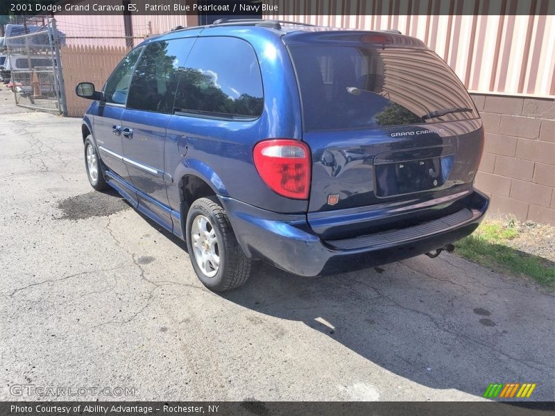 Patriot Blue Pearlcoat / Navy Blue 2001 Dodge Grand Caravan ES