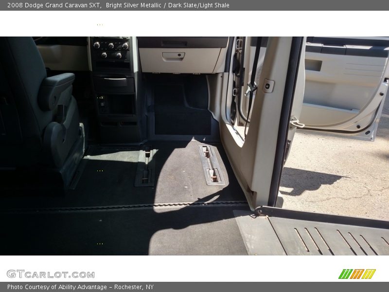 Bright Silver Metallic / Dark Slate/Light Shale 2008 Dodge Grand Caravan SXT