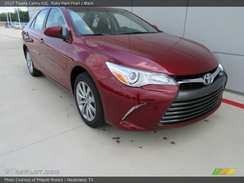 Ruby Flare Pearl / Black 2017 Toyota Camry XLE