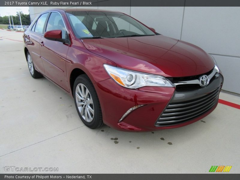 Ruby Flare Pearl / Black 2017 Toyota Camry XLE