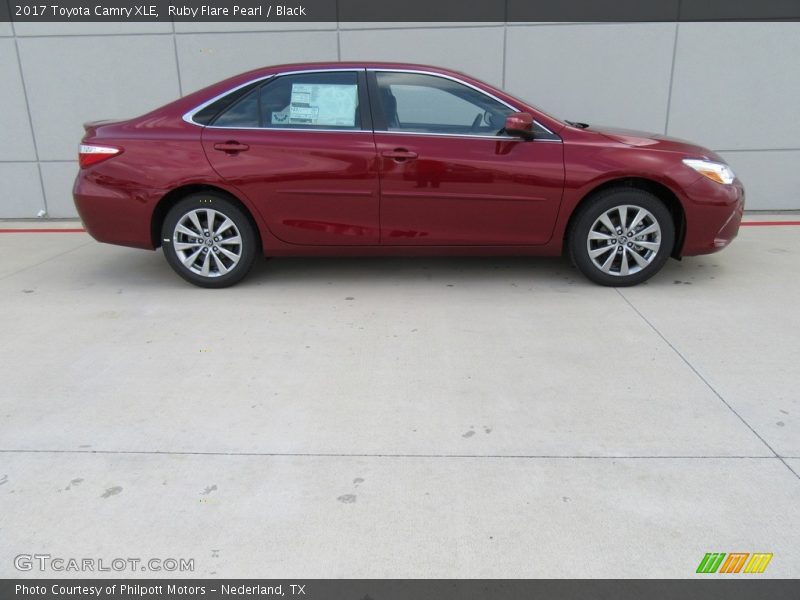 Ruby Flare Pearl / Black 2017 Toyota Camry XLE