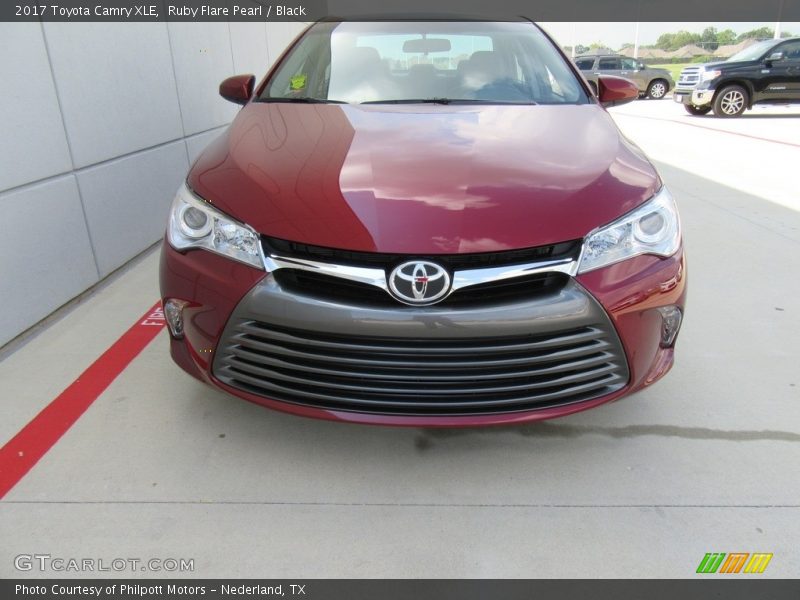 Ruby Flare Pearl / Black 2017 Toyota Camry XLE