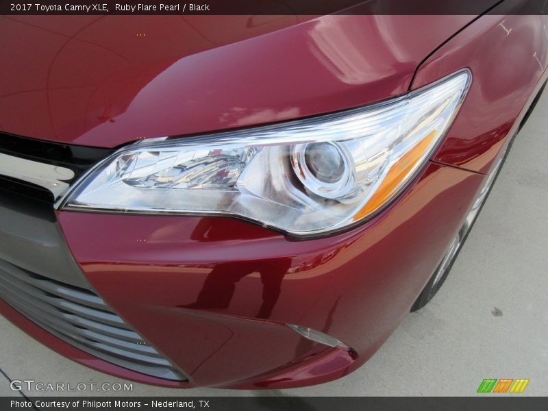 Ruby Flare Pearl / Black 2017 Toyota Camry XLE