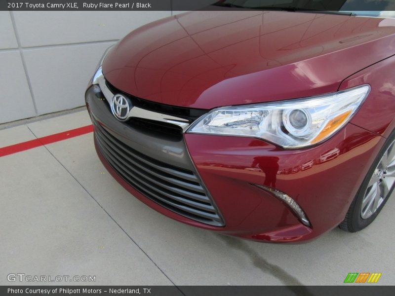 Ruby Flare Pearl / Black 2017 Toyota Camry XLE