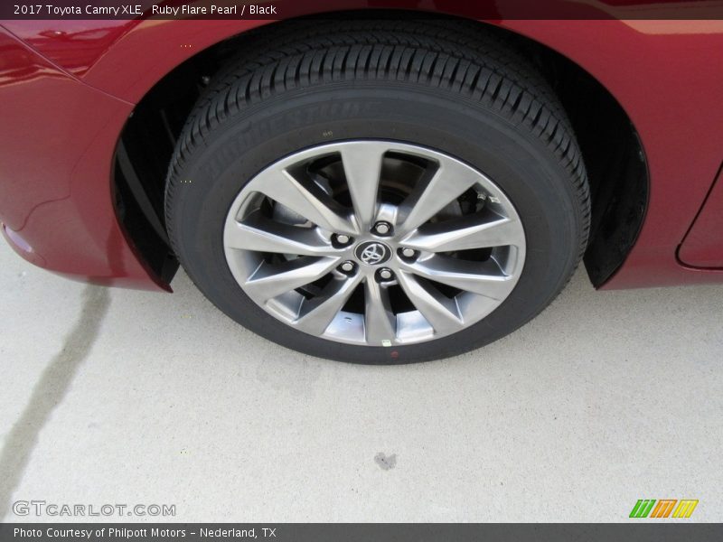 Ruby Flare Pearl / Black 2017 Toyota Camry XLE