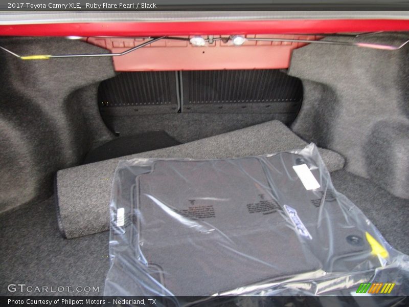Ruby Flare Pearl / Black 2017 Toyota Camry XLE