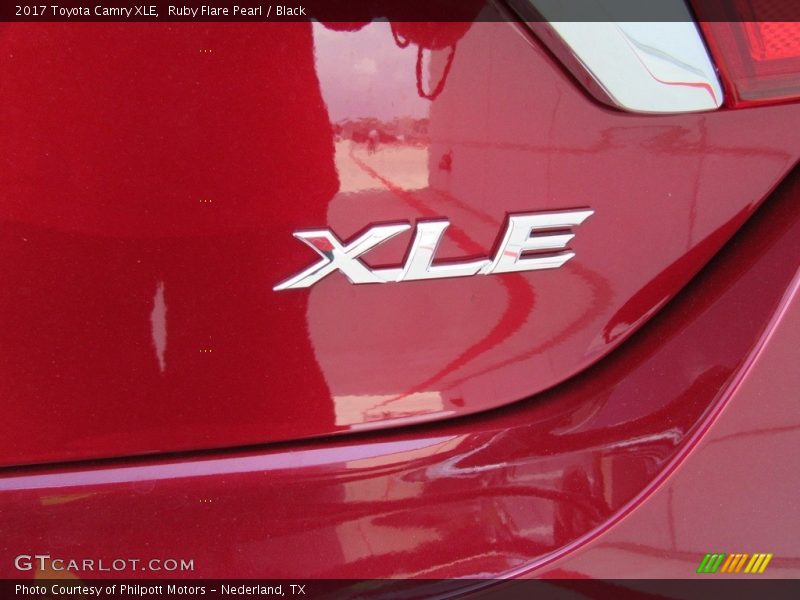 Ruby Flare Pearl / Black 2017 Toyota Camry XLE