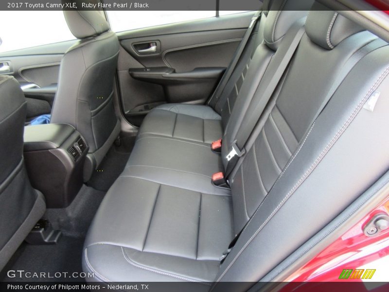 Ruby Flare Pearl / Black 2017 Toyota Camry XLE