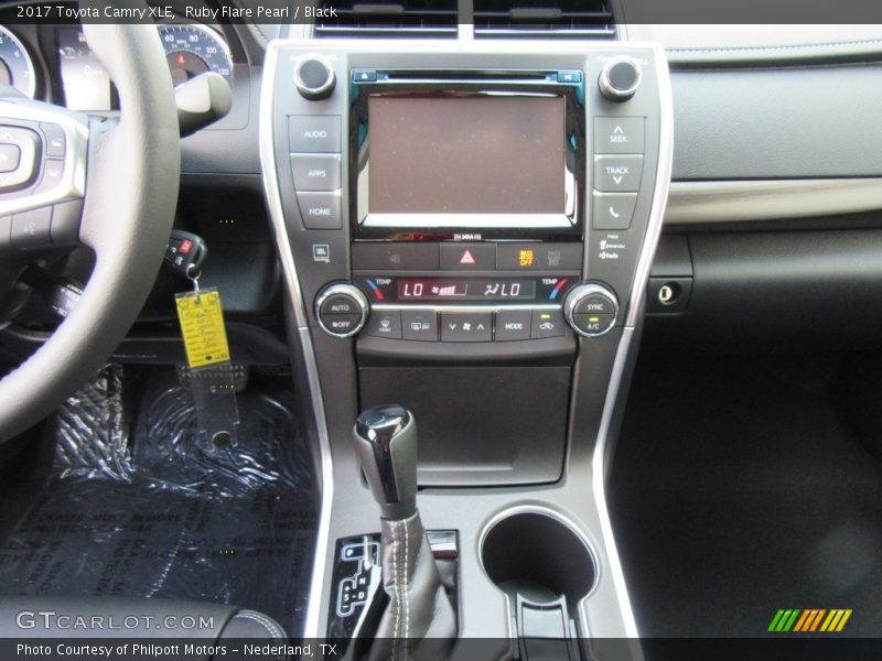 Ruby Flare Pearl / Black 2017 Toyota Camry XLE