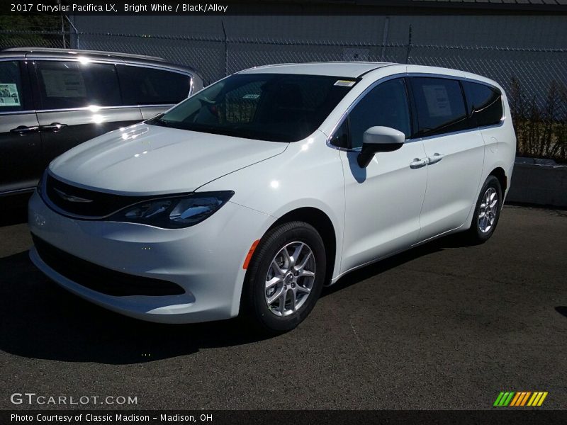 Front 3/4 View of 2017 Pacifica LX
