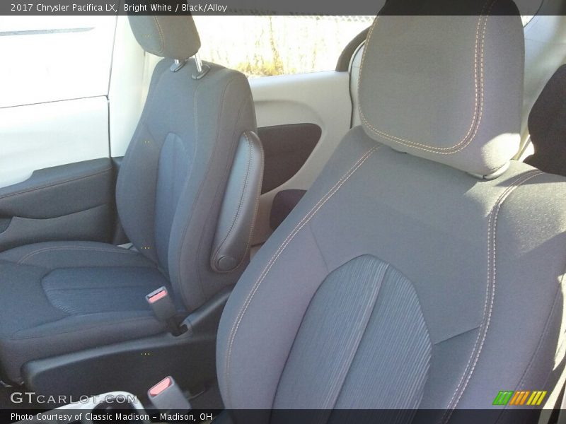 Bright White / Black/Alloy 2017 Chrysler Pacifica LX