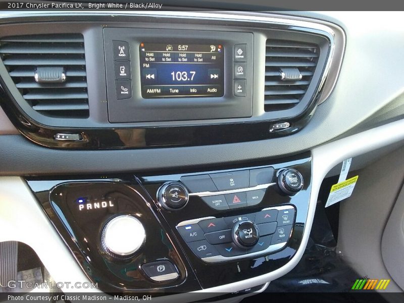 Bright White / Black/Alloy 2017 Chrysler Pacifica LX