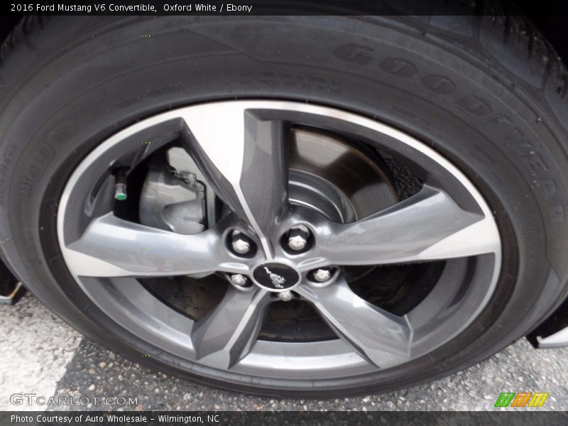 Oxford White / Ebony 2016 Ford Mustang V6 Convertible