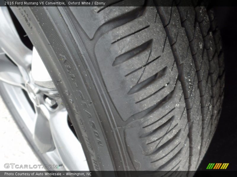 Oxford White / Ebony 2016 Ford Mustang V6 Convertible