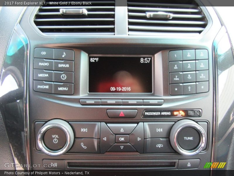 White Gold / Ebony Black 2017 Ford Explorer XLT