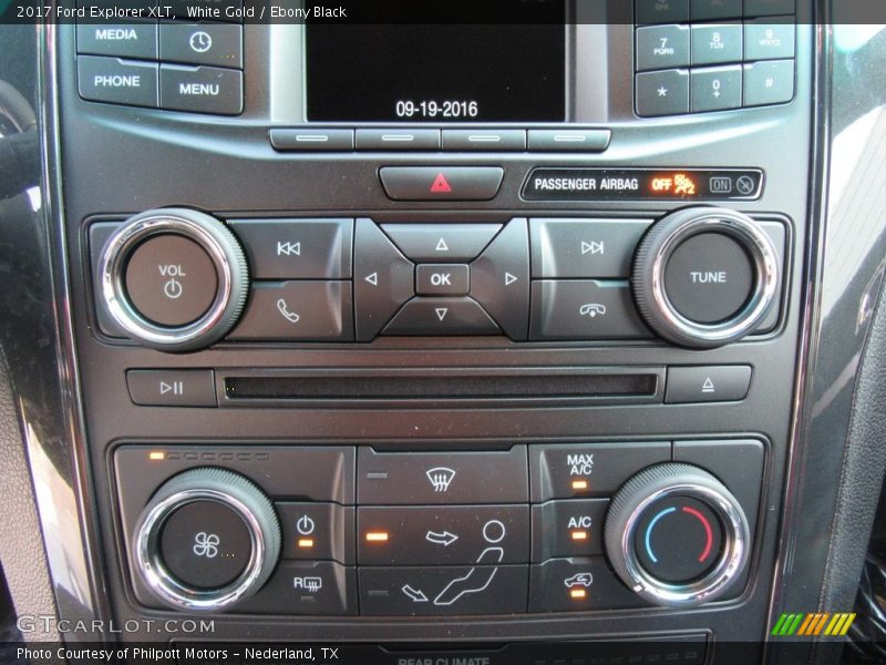 White Gold / Ebony Black 2017 Ford Explorer XLT