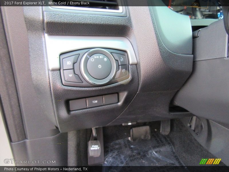 White Gold / Ebony Black 2017 Ford Explorer XLT