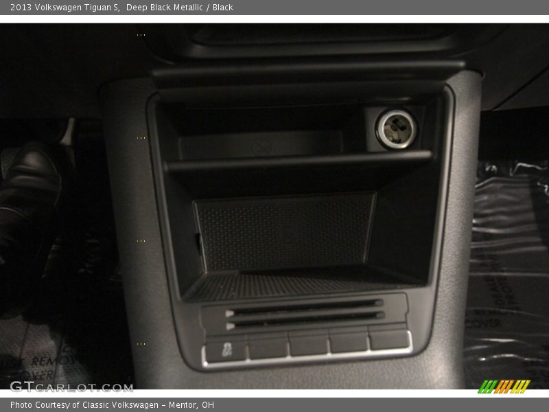 Deep Black Metallic / Black 2013 Volkswagen Tiguan S