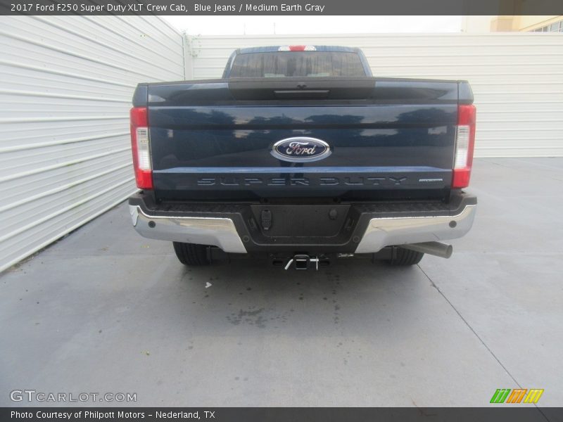 Blue Jeans / Medium Earth Gray 2017 Ford F250 Super Duty XLT Crew Cab