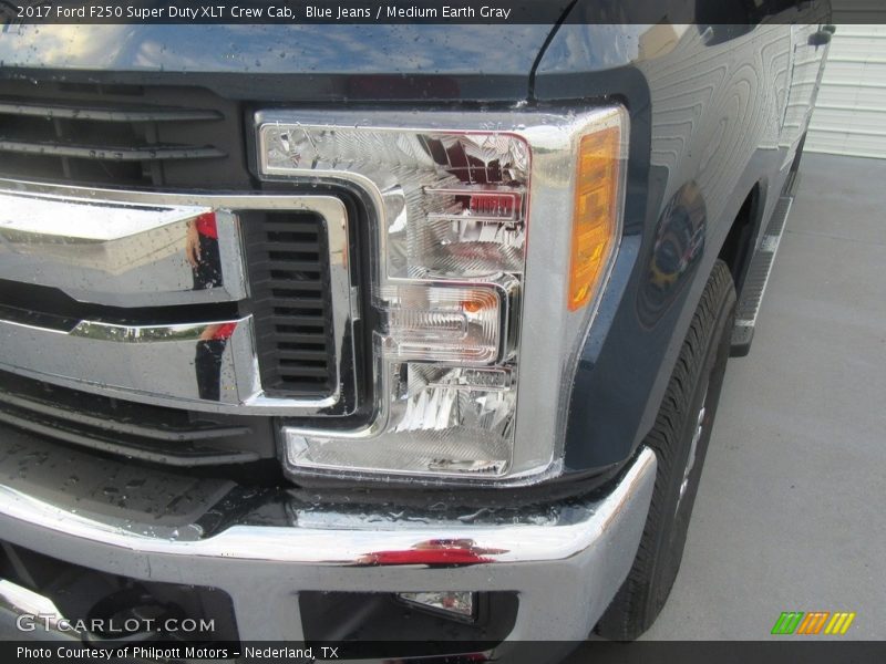 Blue Jeans / Medium Earth Gray 2017 Ford F250 Super Duty XLT Crew Cab