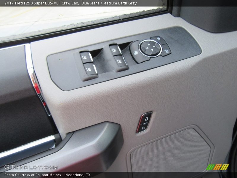 Controls of 2017 F250 Super Duty XLT Crew Cab