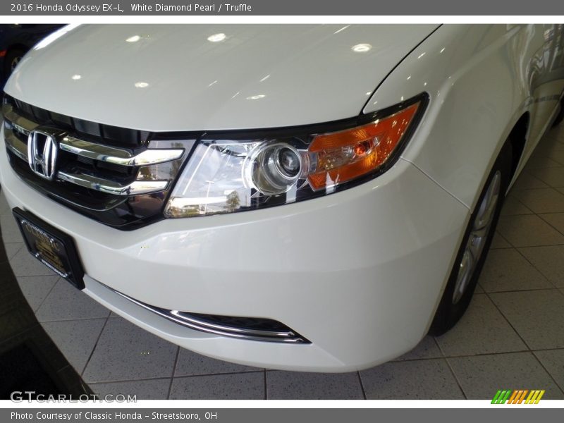 White Diamond Pearl / Truffle 2016 Honda Odyssey EX-L