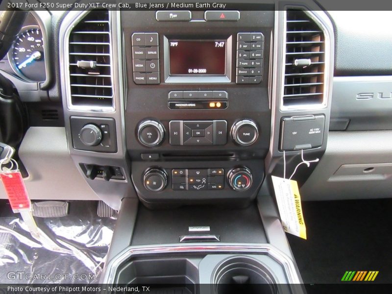 Controls of 2017 F250 Super Duty XLT Crew Cab