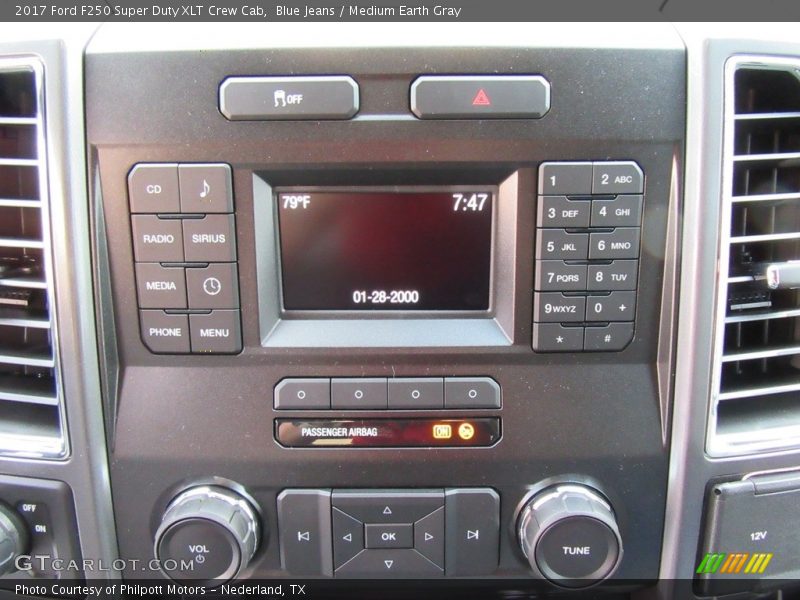 Controls of 2017 F250 Super Duty XLT Crew Cab