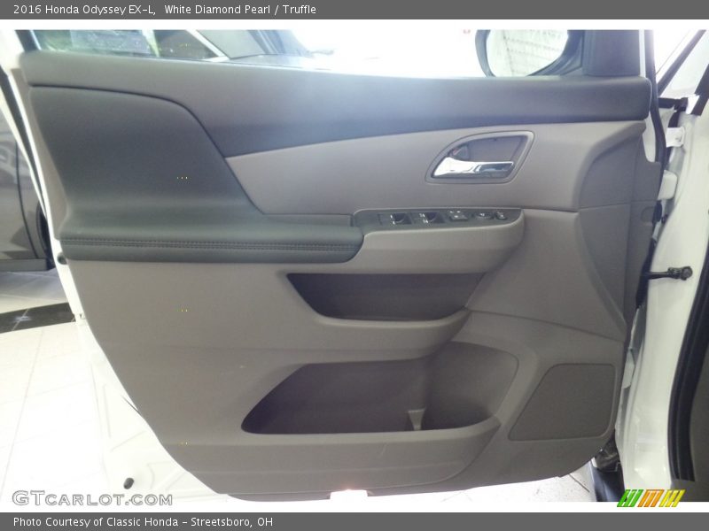 White Diamond Pearl / Truffle 2016 Honda Odyssey EX-L