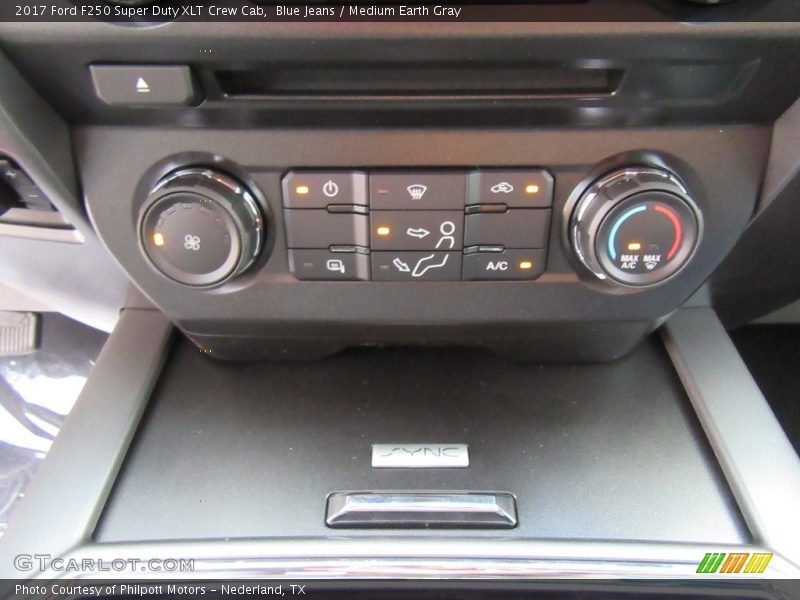 Controls of 2017 F250 Super Duty XLT Crew Cab