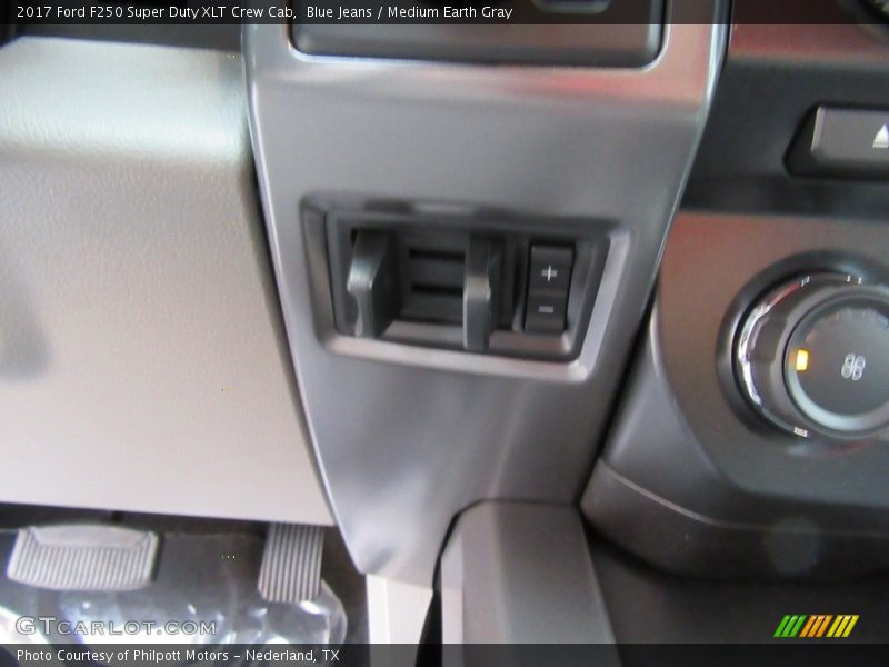 Blue Jeans / Medium Earth Gray 2017 Ford F250 Super Duty XLT Crew Cab