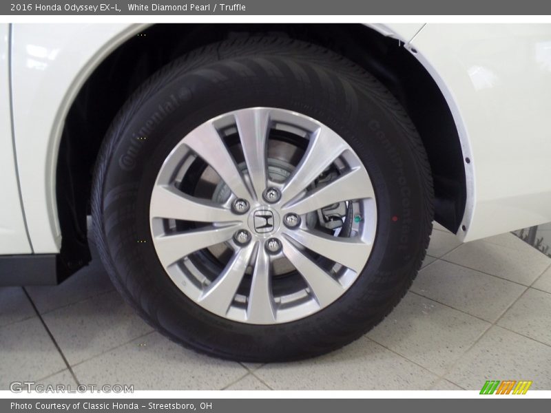White Diamond Pearl / Truffle 2016 Honda Odyssey EX-L
