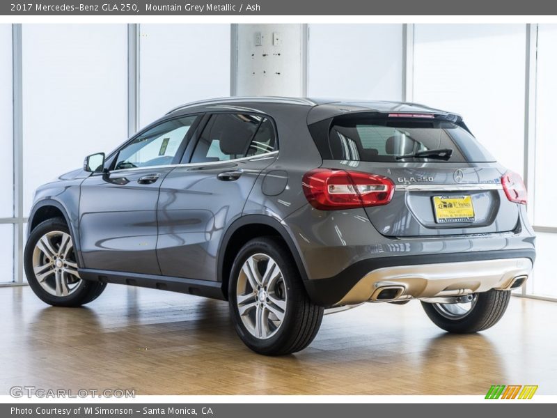 Mountain Grey Metallic / Ash 2017 Mercedes-Benz GLA 250
