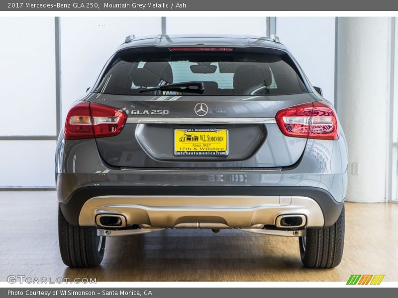 Mountain Grey Metallic / Ash 2017 Mercedes-Benz GLA 250