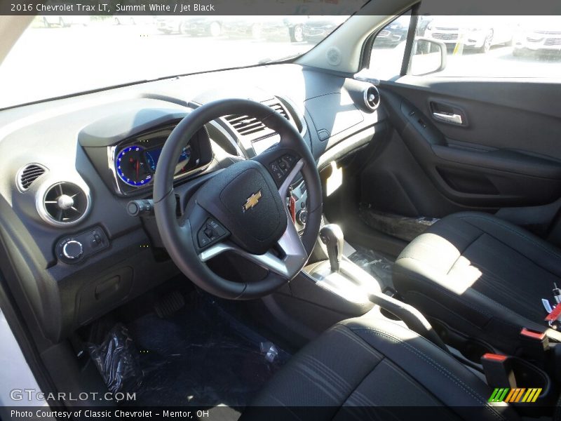 Summit White / Jet Black 2016 Chevrolet Trax LT
