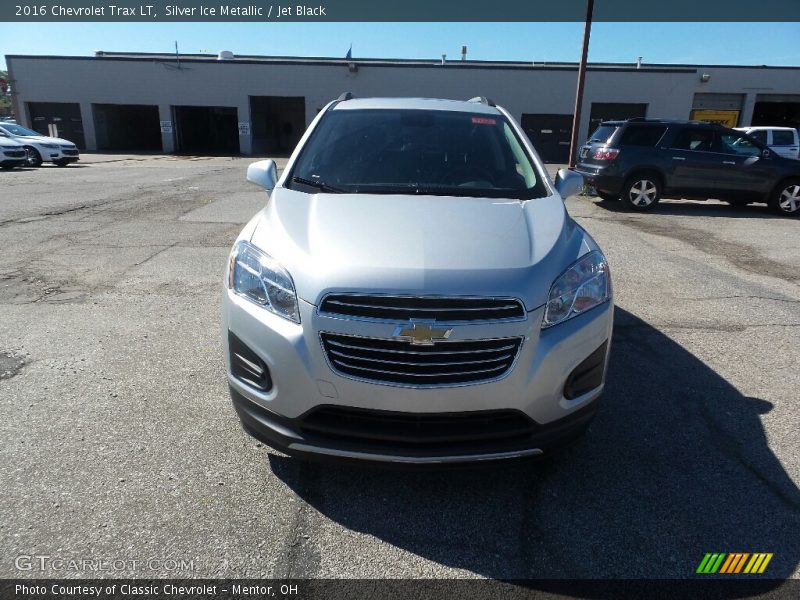 Silver Ice Metallic / Jet Black 2016 Chevrolet Trax LT