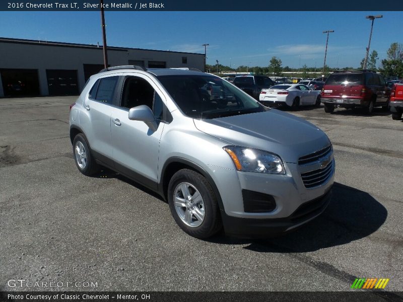 Silver Ice Metallic / Jet Black 2016 Chevrolet Trax LT