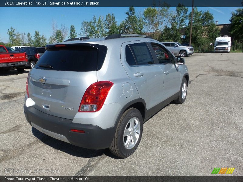 Silver Ice Metallic / Jet Black 2016 Chevrolet Trax LT