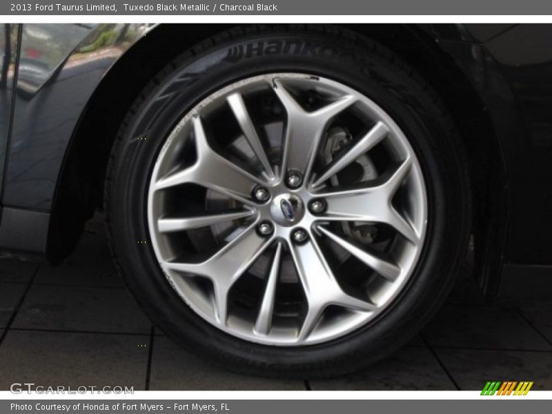 Tuxedo Black Metallic / Charcoal Black 2013 Ford Taurus Limited