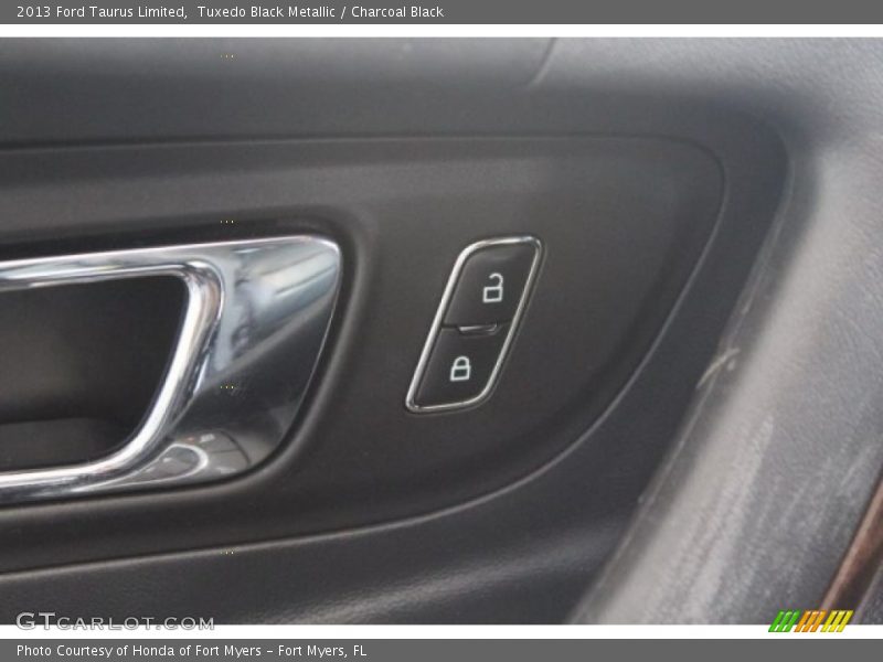 Tuxedo Black Metallic / Charcoal Black 2013 Ford Taurus Limited
