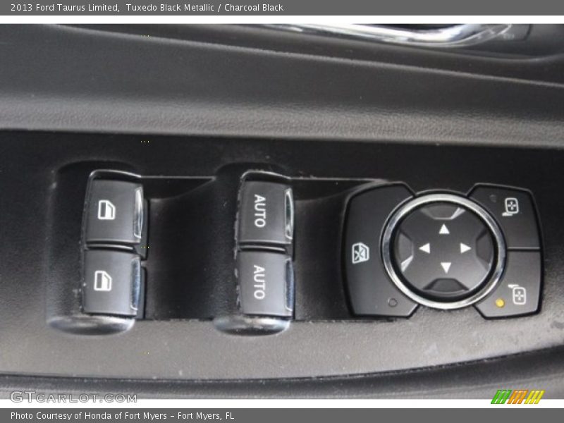 Tuxedo Black Metallic / Charcoal Black 2013 Ford Taurus Limited