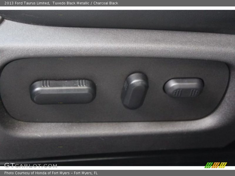 Tuxedo Black Metallic / Charcoal Black 2013 Ford Taurus Limited