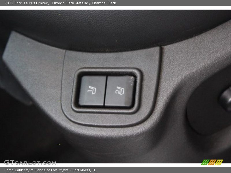 Tuxedo Black Metallic / Charcoal Black 2013 Ford Taurus Limited