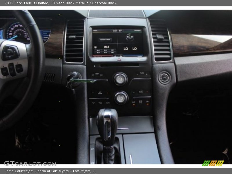 Tuxedo Black Metallic / Charcoal Black 2013 Ford Taurus Limited