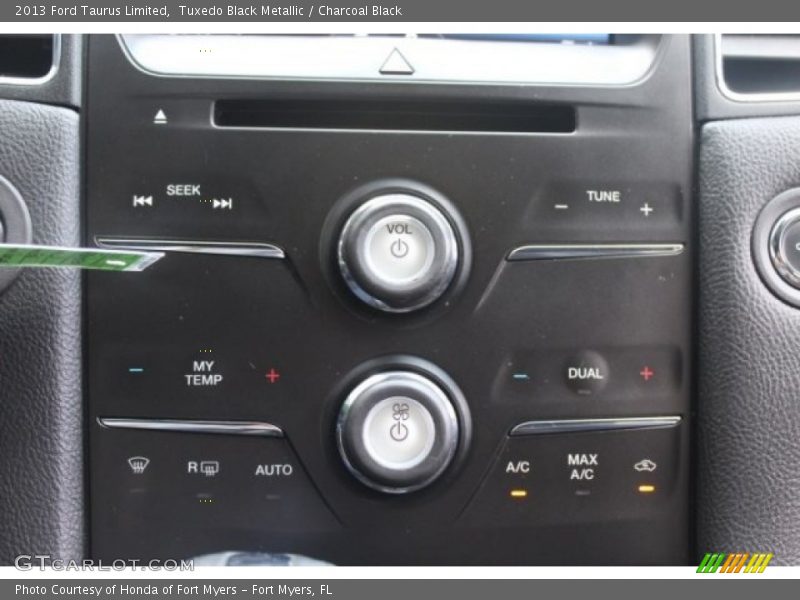 Tuxedo Black Metallic / Charcoal Black 2013 Ford Taurus Limited