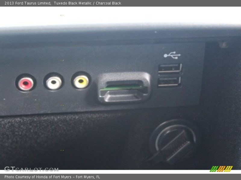 Tuxedo Black Metallic / Charcoal Black 2013 Ford Taurus Limited
