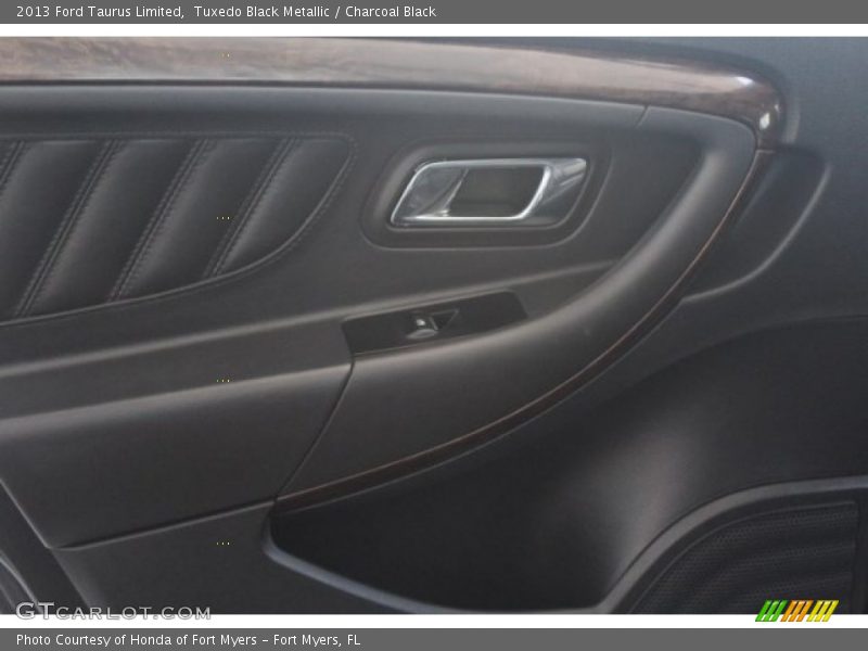 Tuxedo Black Metallic / Charcoal Black 2013 Ford Taurus Limited